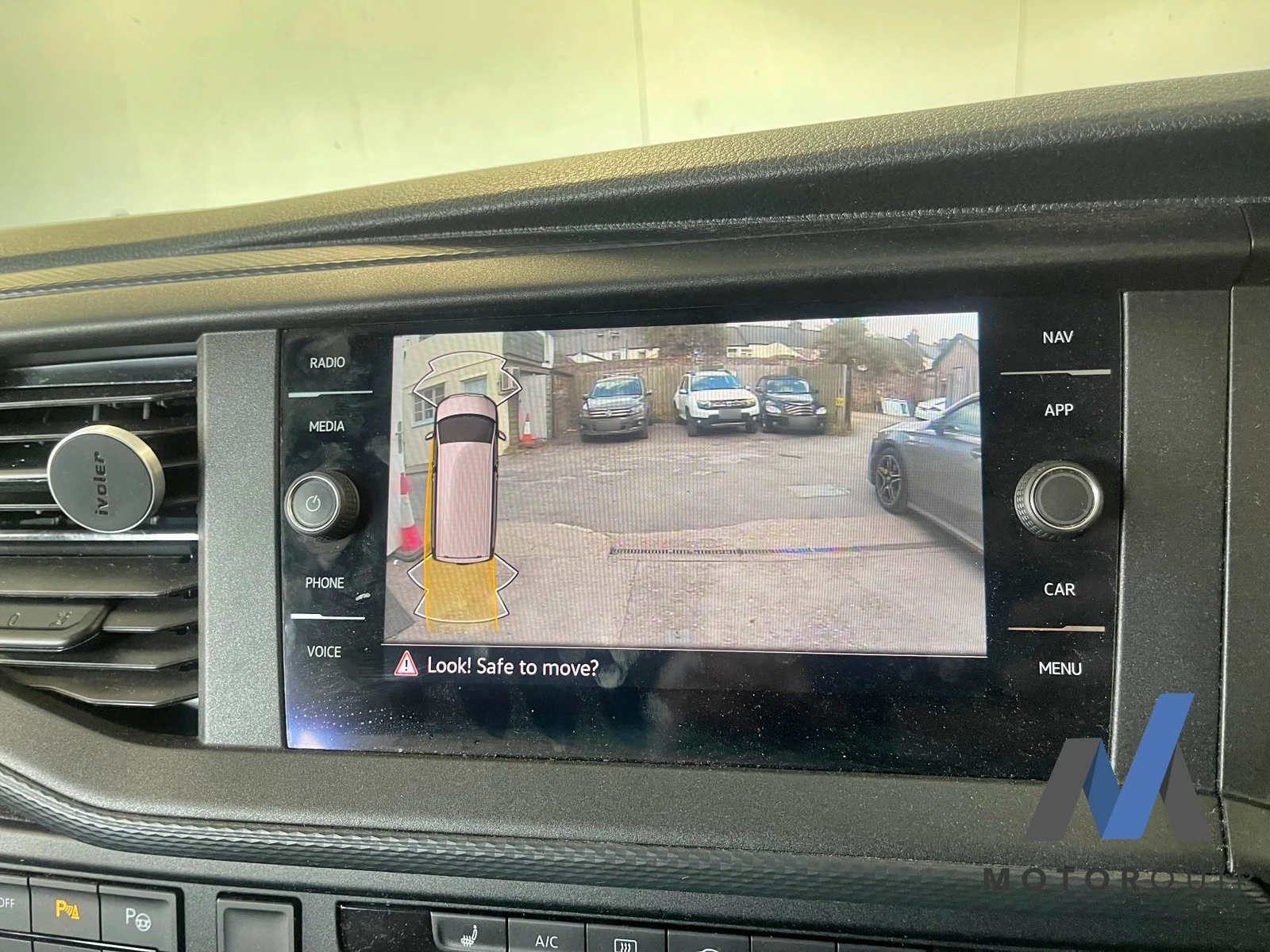 Motorquip reversing-camera installation 11